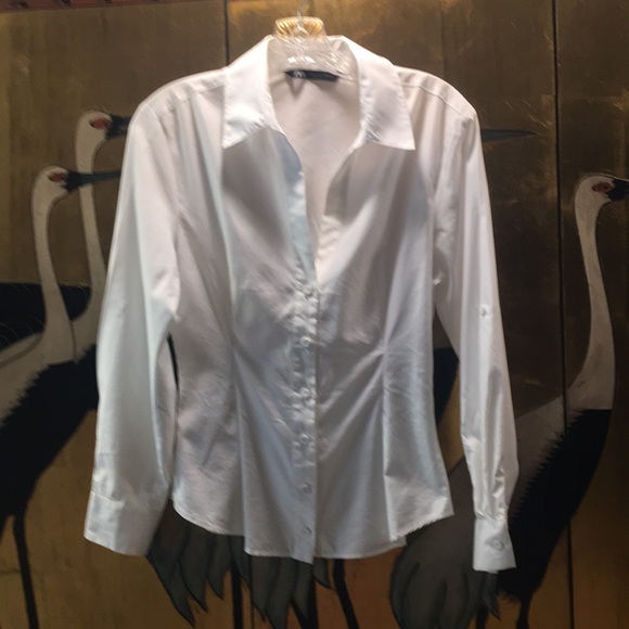 Classic White Fitted Blouse - Picture 2 of 6